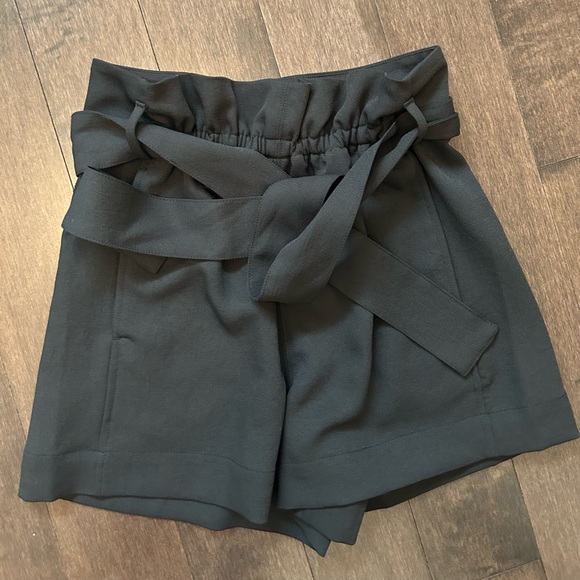 Aritzia Wilfred Tie Front Dress Shorts - Picture 1 of 1